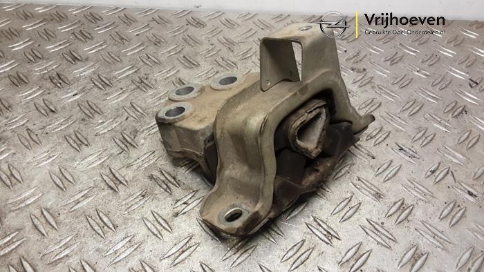 Usagé Support moteur Opel Combo 1.6 CDTI 16V Prix € 20,00 Règlement à la marge proposé par Autodemontage Vrijhoeven B.V.