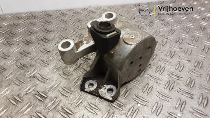 Usagé Support moteur Opel Combo 1.6 CDTI 16V Prix € 35,00 Règlement à la marge proposé par Autodemontage Vrijhoeven B.V.