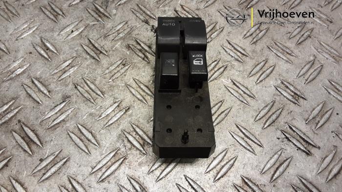 Usados Interruptor combinado de ventanillas Opel Agila (B) 1.0 12V Precio € 30,00 Norma de margen ofrecido por Autodemontage Vrijhoeven B.V.