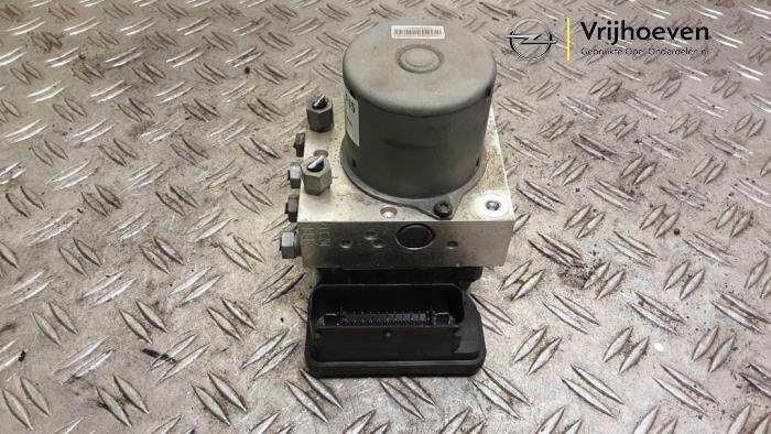 Usados Bomba ABS Opel Mokka/Mokka X 1.6 CDTI 16V 4x2 Precio € 175,00 Norma de margen ofrecido por Autodemontage Vrijhoeven B.V.