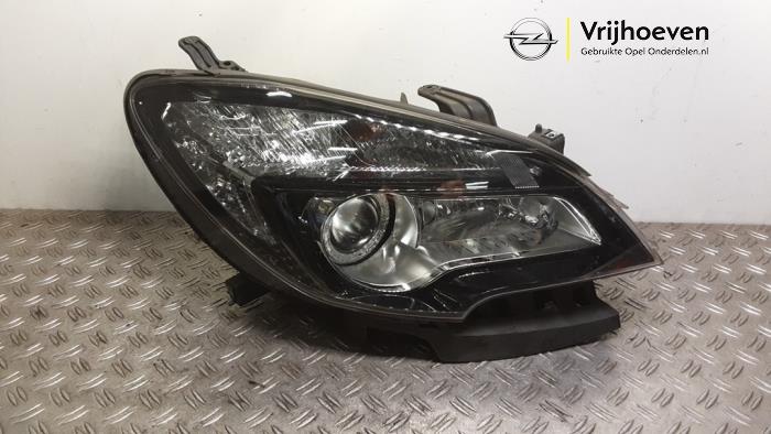 Używane Reflektor prawy Opel Mokka/Mokka X 1.6 CDTI 16V 4x2 Cena € 1.300,00 Procedura marży oferowane przez Autodemontage Vrijhoeven B.V.
