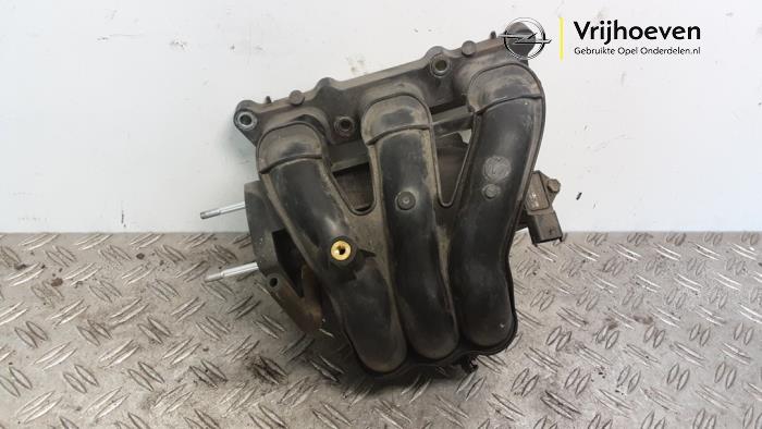 Używane Kolektor dolotowy Opel Agila (B) 1.0 12V Cena € 40,00 Procedura marży oferowane przez Autodemontage Vrijhoeven B.V.