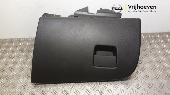 Begagnade Handskfack Opel Crossland (X) 1.2 Turbo 12V Euro 6 Pris € 35,00 Marginaltabell erbjuds av Autodemontage Vrijhoeven B.V.