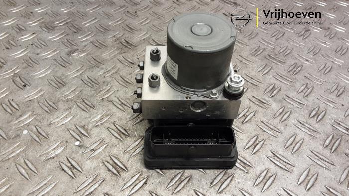 Usagé Bloc ABS Opel Grandland (X) 1.2 Turbo 12V Prix € 300,00 Règlement à la marge proposé par Autodemontage Vrijhoeven B.V.