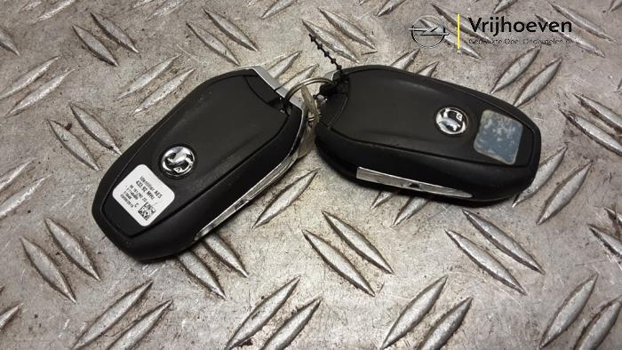 Używane Klucz Opel Grandland (X) 1.2 Turbo 12V Cena € 100,00 Procedura marży oferowane przez Autodemontage Vrijhoeven B.V.