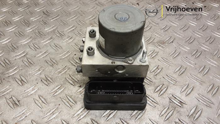 Usagé Pompe ABS Opel Grandland (X) 1.2 Turbo 12V Prix € 150,00 Règlement à la marge proposé par Autodemontage Vrijhoeven B.V.