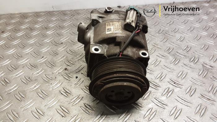 Usagé Pompe clim Opel Adam 1.2 16V Prix € 225,00 Règlement à la marge proposé par Autodemontage Vrijhoeven B.V.