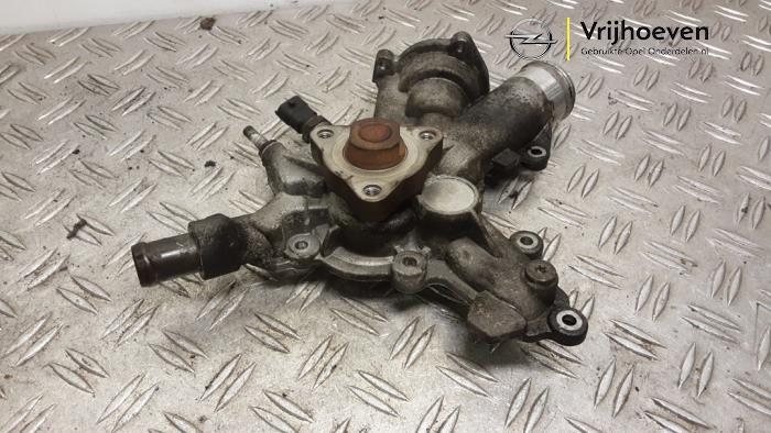 Begagnade Vattenpump Opel Tigra Twin Top 1.4 16V Pris € 30,00 Marginaltabell erbjuds av Autodemontage Vrijhoeven B.V.