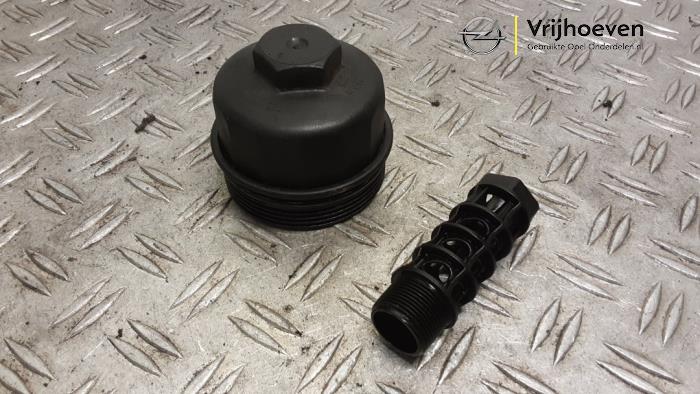 Gebrauchte Ölfilter Deckel Opel Tigra Twin Top 1.4 16V Preis € 15,00 Margenregelung angeboten von Autodemontage Vrijhoeven B.V.