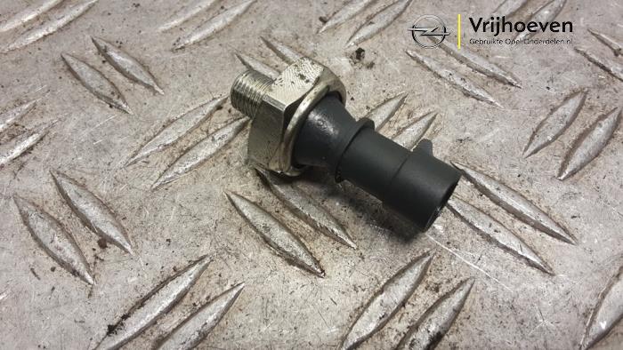 Öldrucksensor van een Opel Tigra Twin Top 1.4 16V 2005