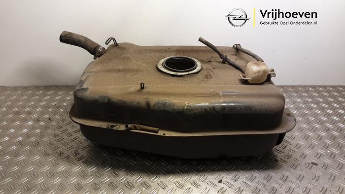 Begagnade Tank Opel Agila (A) 1.2 16V Pris € 125,00 Marginaltabell erbjuds av Autodemontage Vrijhoeven B.V.