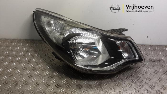 Używane Reflektor prawy Opel Karl 1.0 12V Cena € 350,00 Procedura marży oferowane przez Autodemontage Vrijhoeven B.V.