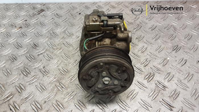 Usagé Pompe clim Opel Karl 1.0 12V Prix € 75,00 Règlement à la marge proposé par Autodemontage Vrijhoeven B.V.