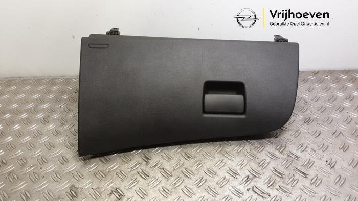 Gebrauchte Handschuhfach Opel Insignia Grand Sport 1.5 Turbo 16V 165 Preis € 50,00 Margenregelung angeboten von Autodemontage Vrijhoeven B.V.