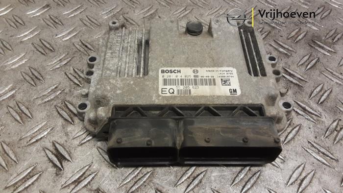 Used Engine management computer Opel Astra H SW (L35) 1.9 CDTi 120 Price € 65,00 Margin scheme offered by Autodemontage Vrijhoeven B.V.