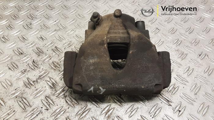 Gebrauchte Bremszange rechts vorne Opel Astra H Twin Top (L67) 1.8 16V Preis € 25,00 Margenregelung angeboten von Autodemontage Vrijhoeven B.V.