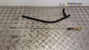 Ölmessstab van een Opel Astra H Twin Top (L67) 1.8 16V 2008