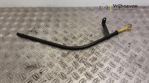 Ölmessstab van een Opel Astra H Twin Top (L67) 1.8 16V 2008