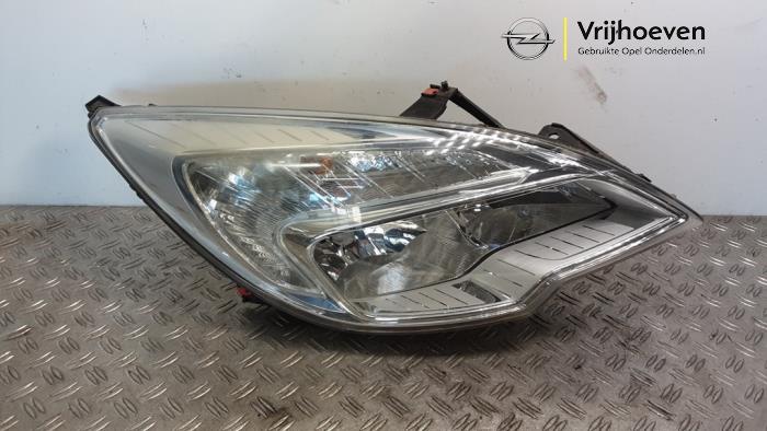 Używane Reflektor prawy Opel Meriva (B) 1.4 Turbo 16V ecoFLEX Cena € 175,00 Procedura marży oferowane przez Autodemontage Vrijhoeven B.V.