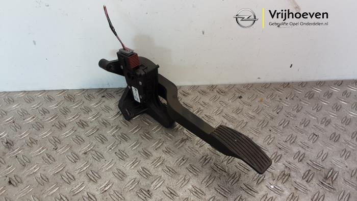 Używane Pedal gazu Opel Corsa C (F08/68) 1.2 16V Cena € 50,00 Procedura marży oferowane przez Autodemontage Vrijhoeven B.V.