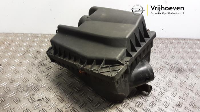 Gebrauchte Luftfiltergehäuse Opel Astra H Twin Top (L67) 1.8 16V Preis € 30,00 Margenregelung angeboten von Autodemontage Vrijhoeven B.V.