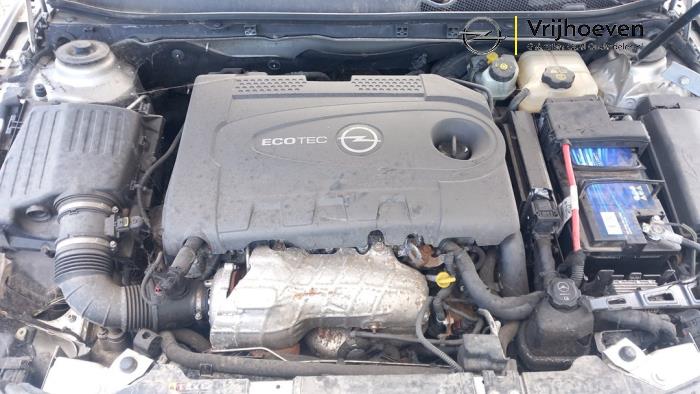 Engine from a Opel Insignia Sports Tourer 2.0 CDTI 16V 110 Ecotec 2011