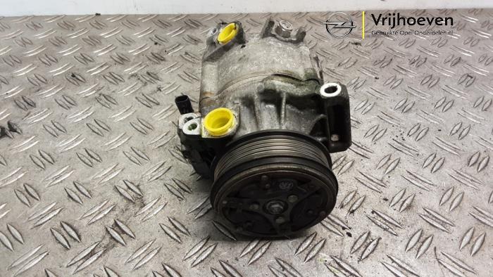 Usagé Compresseur de clim Opel Karl 1.0 12V Prix € 75,00 Règlement à la marge proposé par Autodemontage Vrijhoeven B.V.