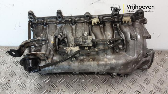 Używane Kolektor dolotowy Opel Zafira (M75) 1.7 CDTi 16V Cena € 90,00 Procedura marży oferowane przez Autodemontage Vrijhoeven B.V.