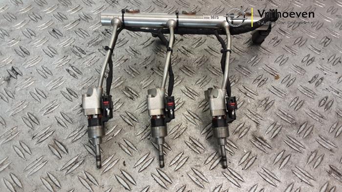 Usagé Système d'injection Opel Astra K 1.0 Turbo 12V Prix € 250,00 Règlement à la marge proposé par Autodemontage Vrijhoeven B.V.
