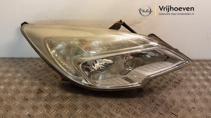 Używane Reflektor prawy Opel Meriva (B) 1.4 Turbo 16V ecoFLEX Cena € 150,00 Procedura marży oferowane przez Autodemontage Vrijhoeven B.V.
