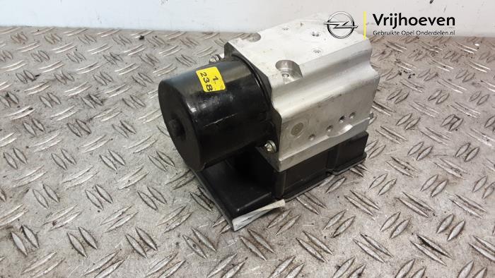 Begagnade ABS-pump Opel Vectra C GTS 2.2 DIG 16V Pris € 250,00 Marginaltabell erbjuds av Autodemontage Vrijhoeven B.V.