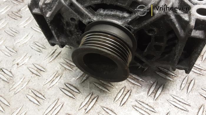Dynamo van een Opel Vectra C GTS 2.2 DIG 16V 2008