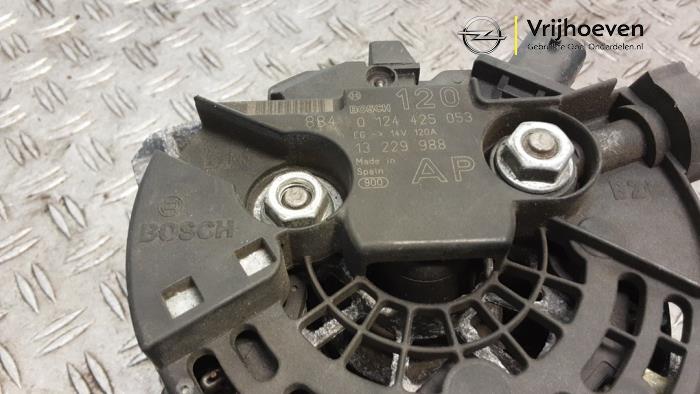 Dynamo van een Opel Vectra C GTS 2.2 DIG 16V 2008