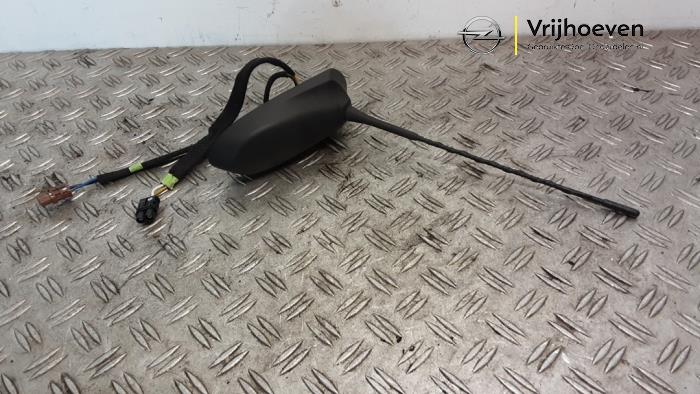 Używane Antena Opel Corsa E 1.4 16V Cena € 30,00 Procedura marży oferowane przez Autodemontage Vrijhoeven B.V.