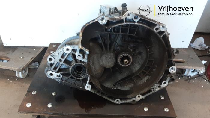 Gebrauchte Getriebe Opel Corsa E 1.4 16V Preis € 250,00 Margenregelung angeboten von Autodemontage Vrijhoeven B.V.