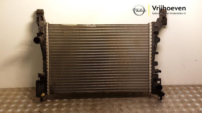 Usagé Radiateur Opel Corsa E 1.4 16V Prix € 50,00 Règlement à la marge proposé par Autodemontage Vrijhoeven B.V.
