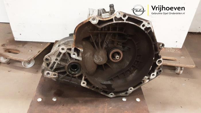 Gebrauchte Getriebe Opel Corsa E 1.4 16V Preis € 250,00 Margenregelung angeboten von Autodemontage Vrijhoeven B.V.