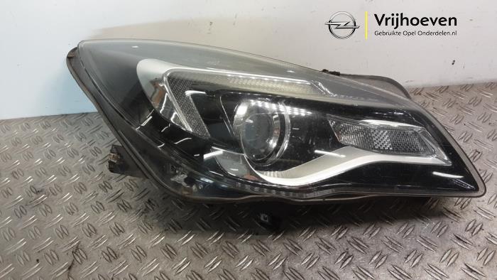 Używane Reflektor prawy Opel Insignia Sports Tourer 2.0 CDTI 16V 140 ecoFLEX Cena € 400,00 Procedura marży oferowane przez Autodemontage Vrijhoeven B.V.