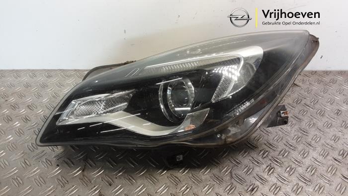 Używane Reflektor lewy Opel Insignia Sports Tourer 2.0 CDTI 16V 140 ecoFLEX Cena € 400,00 Procedura marży oferowane przez Autodemontage Vrijhoeven B.V.