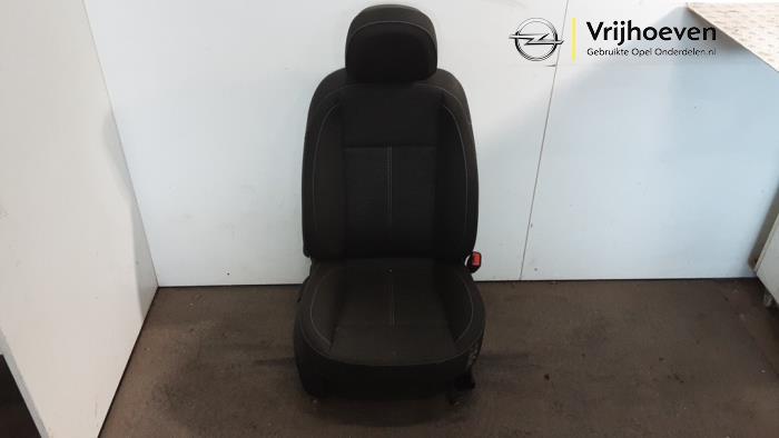 Używane Fotel prawy Opel Astra J (PC6/PD6/PE6/PF6) 2.0 CDTI 16V 165 Ecotec Cena € 100,00 Procedura marży oferowane przez Autodemontage Vrijhoeven B.V.