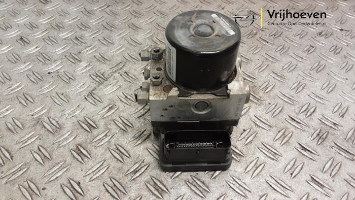 Begagnade ABS-pump Opel Astra J (PC6/PD6/PE6/PF6) 2.0 CDTI 16V 165 Ecotec Pris € 140,00 Marginaltabell erbjuds av Autodemontage Vrijhoeven B.V.