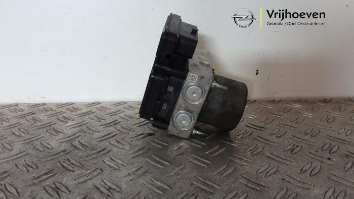 Usagé Bloc ABS Opel Crossland (X) 1.2 Turbo 12V Euro 6d-temp Prix € 150,00 Règlement à la marge proposé par Autodemontage Vrijhoeven B.V.