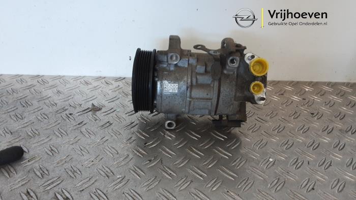 Usagé Pompe clim Opel Crossland (X) 1.2 12V Prix € 125,00 Règlement à la marge proposé par Autodemontage Vrijhoeven B.V.