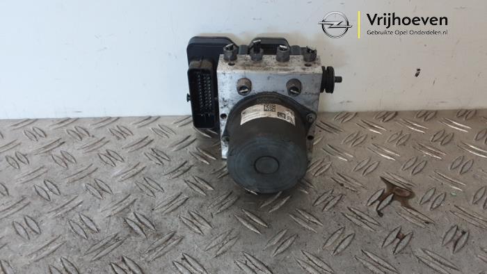 Gebrauchte ABS Pumpe Opel Crossland (X) 1.2 12V Preis € 150,00 Margenregelung angeboten von Autodemontage Vrijhoeven B.V.