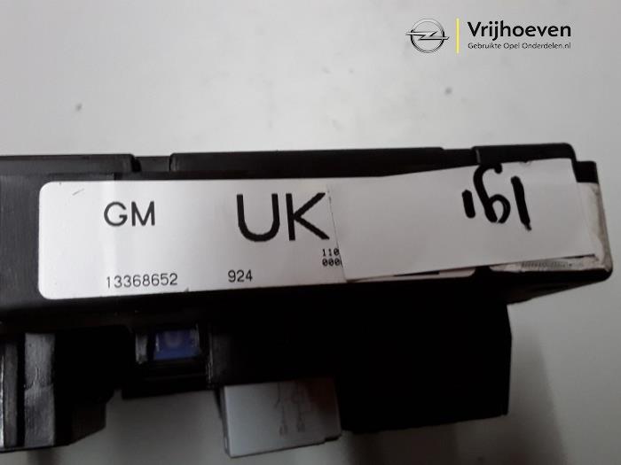 Fuse box Opel Zafira Tourer 1.4 Turbo 16V ecoFLEX 13368652 GM