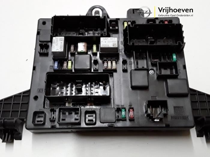 Fuse box Opel Zafira Tourer 1.4 Turbo 16V ecoFLEX 13368652 GM