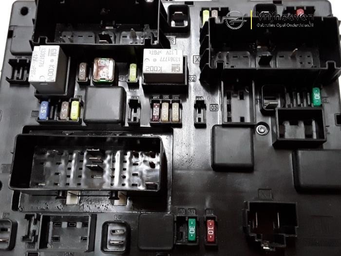 Fuse box Opel Zafira Tourer 1.4 Turbo 16V ecoFLEX 13368652 GM