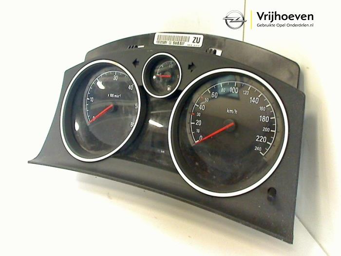 Uhr van een Opel Zafira (M75) 1.9 CDTI 2006