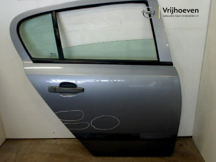 Rear door 4-door, right from a Opel Astra 2005