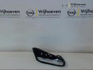 Używane Uchwyt drzwi prawych przednich wersja 4-drzwiowa Opel Karl Cena € 15,00 Procedura marży oferowane przez Autodemontage Vrijhoeven B.V.